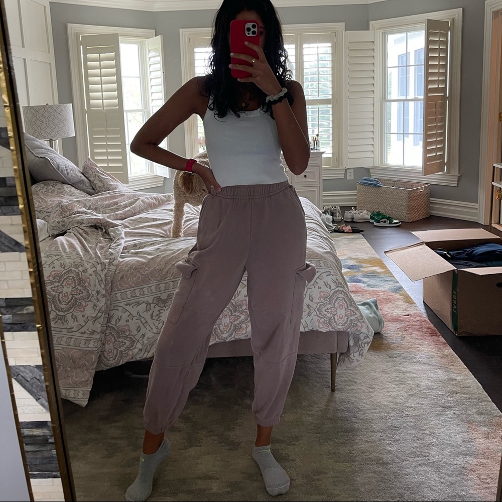 Mauve cargo sweatpants